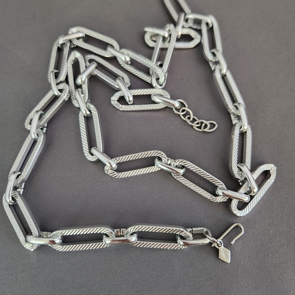 Sarah Coventry Jewelry - Sarah Coventry Silver-Tone Textured Link Necklace